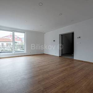 Prodaja,Mlinovi,dvojna kuća površine 152 m2,terasa,vrt,garaža,parking