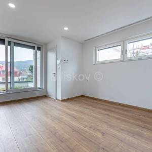 Prodaja,Mlinovi,dvojna kuća površine 152 m2,terasa,vrt,garaža,parking