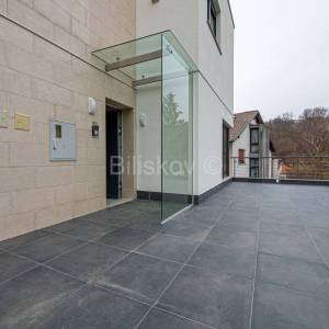 Prodaja,Mlinovi,stan površine 152 m2,terasa,vrt,garaža,parking