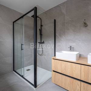 Prodaja,Mlinovi,stan površine 152 m2,terasa,vrt,garaža,parking