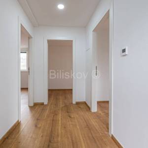 Prodaja,Mlinovi,stan površine 152 m2,terasa,vrt,garaža,parking