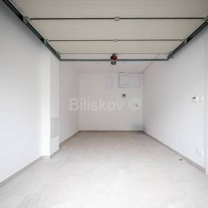 Prodaja,Mlinovi,stan površine 152 m2,terasa,vrt,garaža,parking