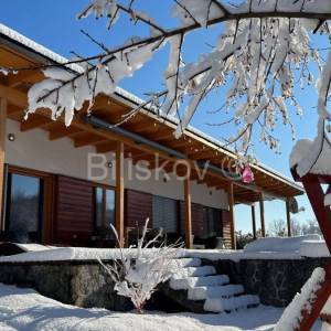 Prodaja,Rakov Potok, montažna kuća površine 179 m2,bazen,parking 