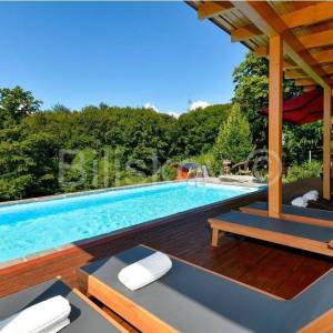 Prodaja,Rakov Potok, montažna kuća površine 179 m2,bazen,parking 