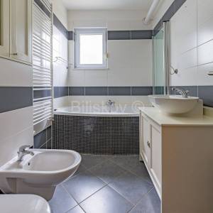 Prodaja,Remete,dvoetažni šesterosobni stan148,50m2 s dva parkirališta