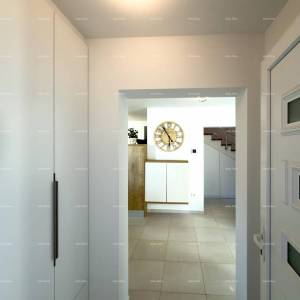 Prodaje se atraktivna kuća u Premanturi s pogledom na more