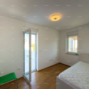 Prodaje se atraktivna kuća u Premanturi s pogledom na more