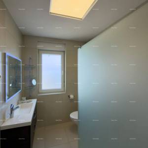 Prodaje se atraktivna kuća u Premanturi s pogledom na more