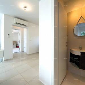 Prodaje se atraktivna kuća u Premanturi s pogledom na more