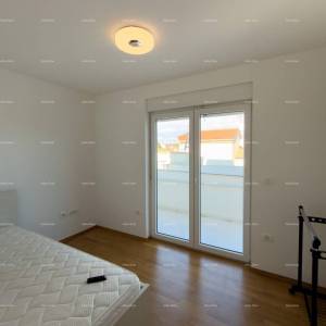 Prodaje se atraktivna kuća u Premanturi s pogledom na more