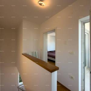 Prodaje se atraktivna kuća u Premanturi s pogledom na more