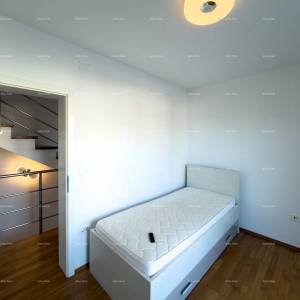 Prodaje se atraktivna kuća u Premanturi s pogledom na more