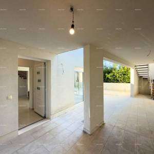 Prodaje se atraktivna kuća u Premanturi s pogledom na more