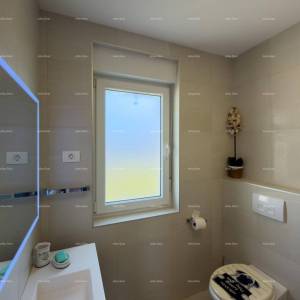 Prodaje se atraktivna kuća u Premanturi s pogledom na more