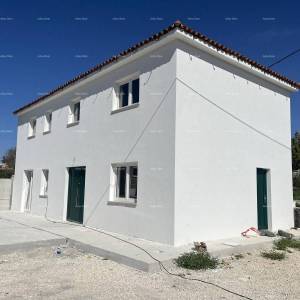 Prodaje se  atraktivna kuća u visokoj fazi gradnje, blizu Kanfanara