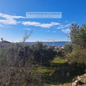 Prodaje se atraktivno građevinsko zemljište