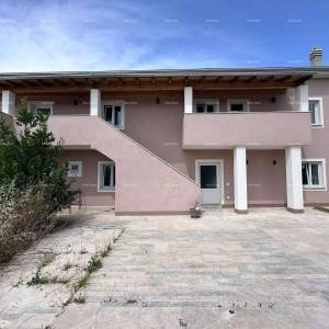 Prodaje se fantastična kuća sa tri stana u Medulinu!