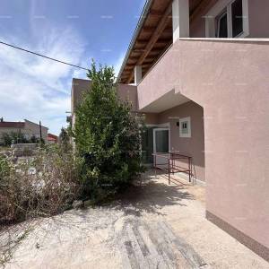 Prodaje se fantastična kuća sa tri stana u Medulinu!