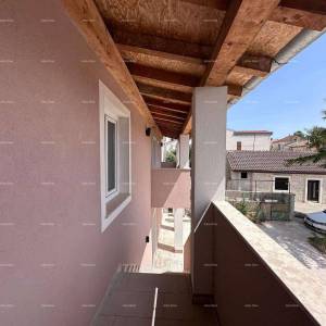 Prodaje se fantastična kuća sa tri stana u Medulinu!