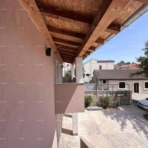 Prodaje se fantastična kuća sa tri stana u Medulinu!