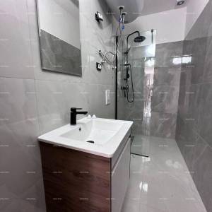 Prodaje se fantastična kuća sa tri stana u Medulinu!