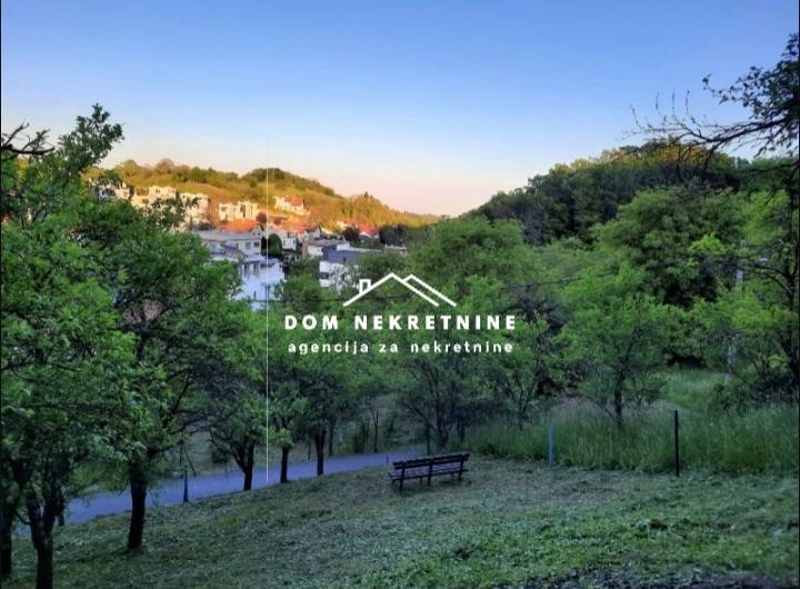 PRODAJE SE GRAĐEVINSKO ZEMLJIŠTE NA ŠESTINAMA