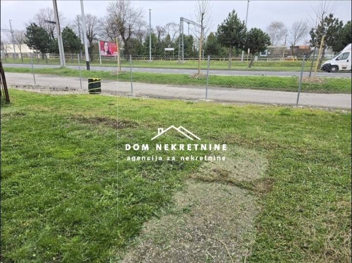 PRODAJE SE GRAĐEVINSKO ZEMLJIŠTE U ZAGREBU ( DUBRAVA )