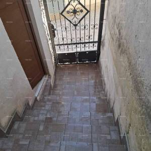 Prodaje se kamena kuća u nizu, nanovo obnovljena, Buje!