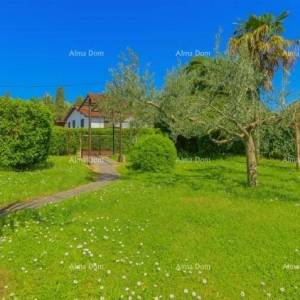 Prodaje se kuća s građevinskim zemljištem, 200 m od plaže – Umag/Savudrija