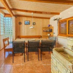 Prodaje se kuća s građevinskim zemljištem, 200 m od plaže – Umag/Savudrija