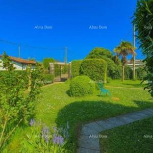 Prodaje se kuća s građevinskim zemljištem, 200 m od plaže – Umag/Savudrija