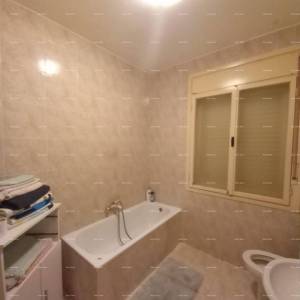 Prodaje se  kuća sa tri stana, Umag