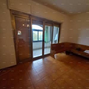 Prodaje se  kuća sa tri stana, Umag