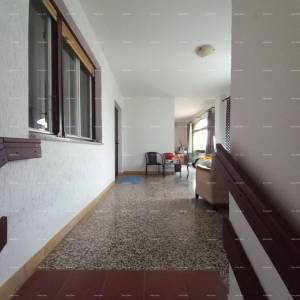 Prodaje se  kuća sa tri stana, Umag