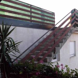 Prodaje se  kuća sa tri stana, Umag