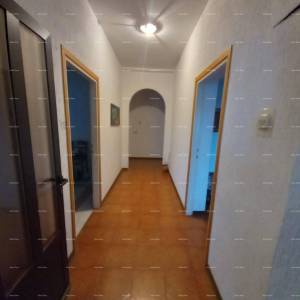 Prodaje se  kuća sa tri stana, Umag