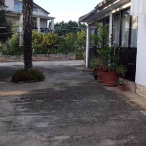 Prodaje se  kuća sa tri stana, Umag