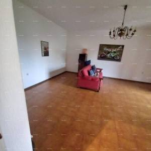 Prodaje se  kuća sa tri stana, Umag