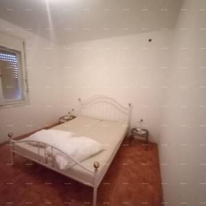 Prodaje se  kuća sa tri stana, Umag