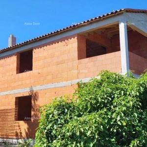 Prodaje se  kuća u izgradnji,  200 m2, blizu Svetvinčenta.