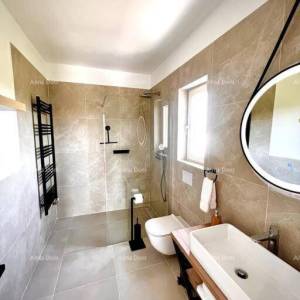 Prodaje se  lijepa i moderna kuća, Poreč