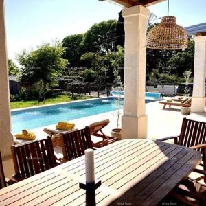 Prodaje se  lijepa i moderna kuća, Poreč