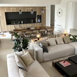 Prodaje se  lijepa i moderna kuća, Poreč