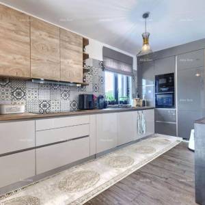 Prodaje se luksuzna vila s bazenom u zelenoj oazi u okolici Labina