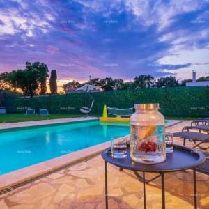 Prodaje se prekrasna i moderna villa sa bazenom u malom istarskom selu