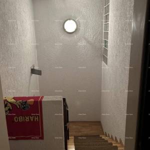 Prodaje se stara kamena duplex  kuća s pogledom na more