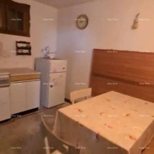 Prodaje se stara kamena duplex  kuća s pogledom na more