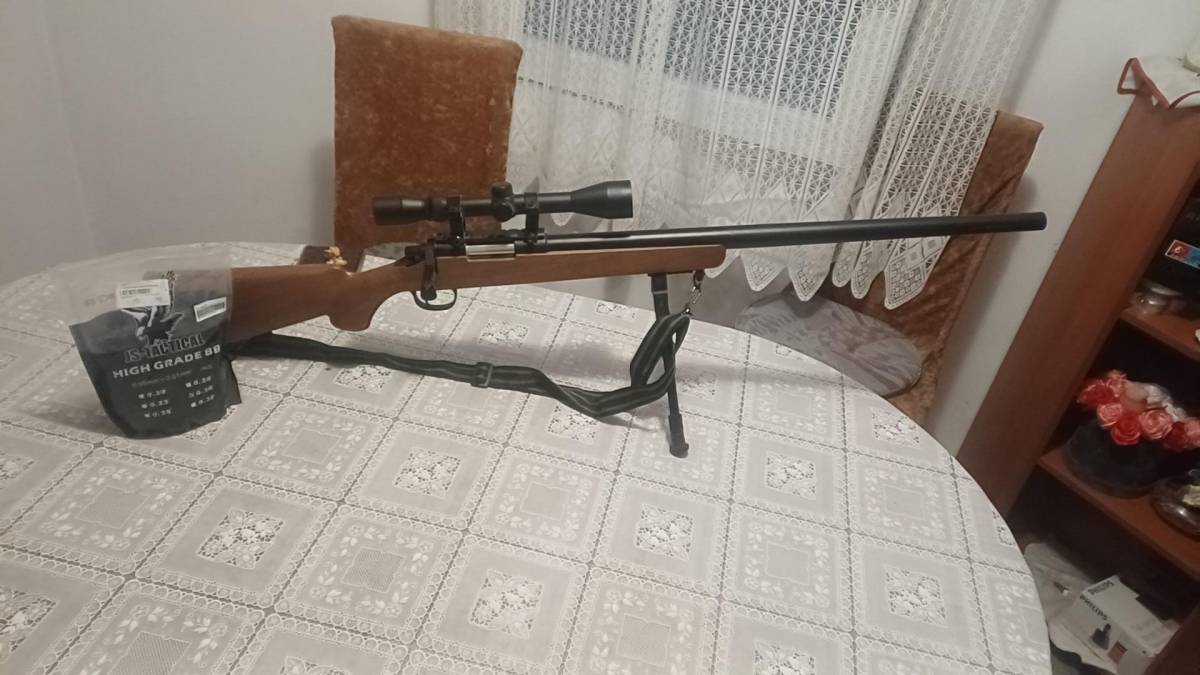 Prodajem airsoft sniper repliku