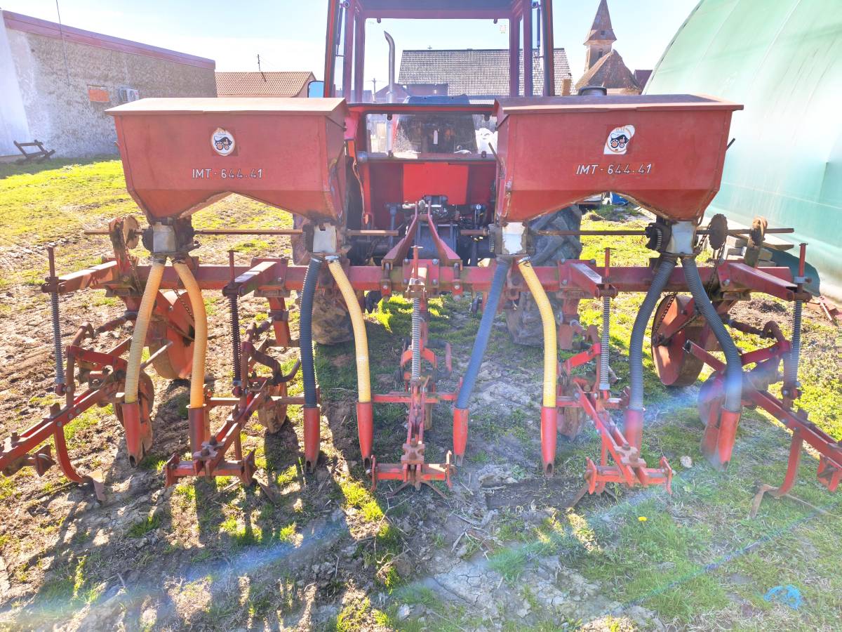 Prodajem imt 542 i kultivator za kukuruz 4 reda