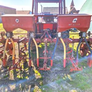 Prodajem imt 542 i kultivator za kukuruz 4 reda